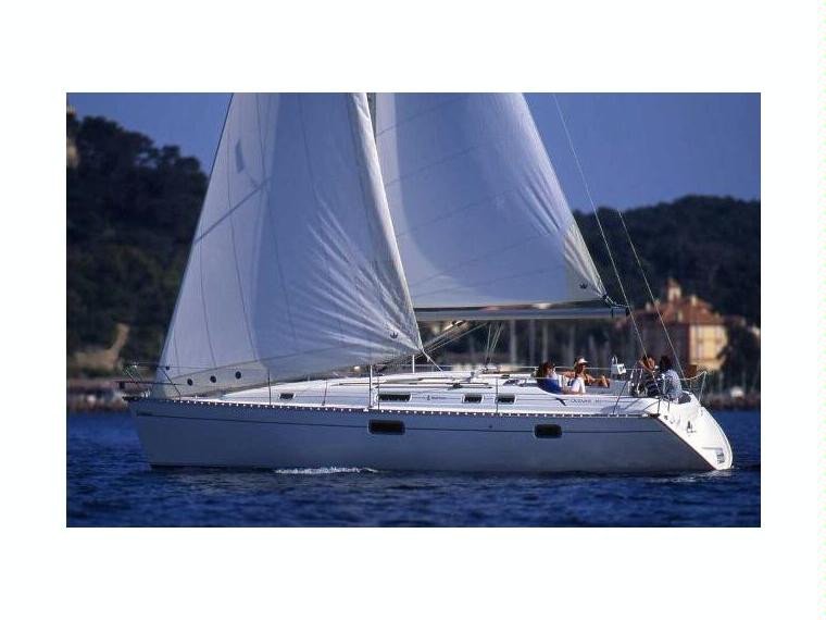 Segelbootfahrt, um Delfine und Wale zu beobachten