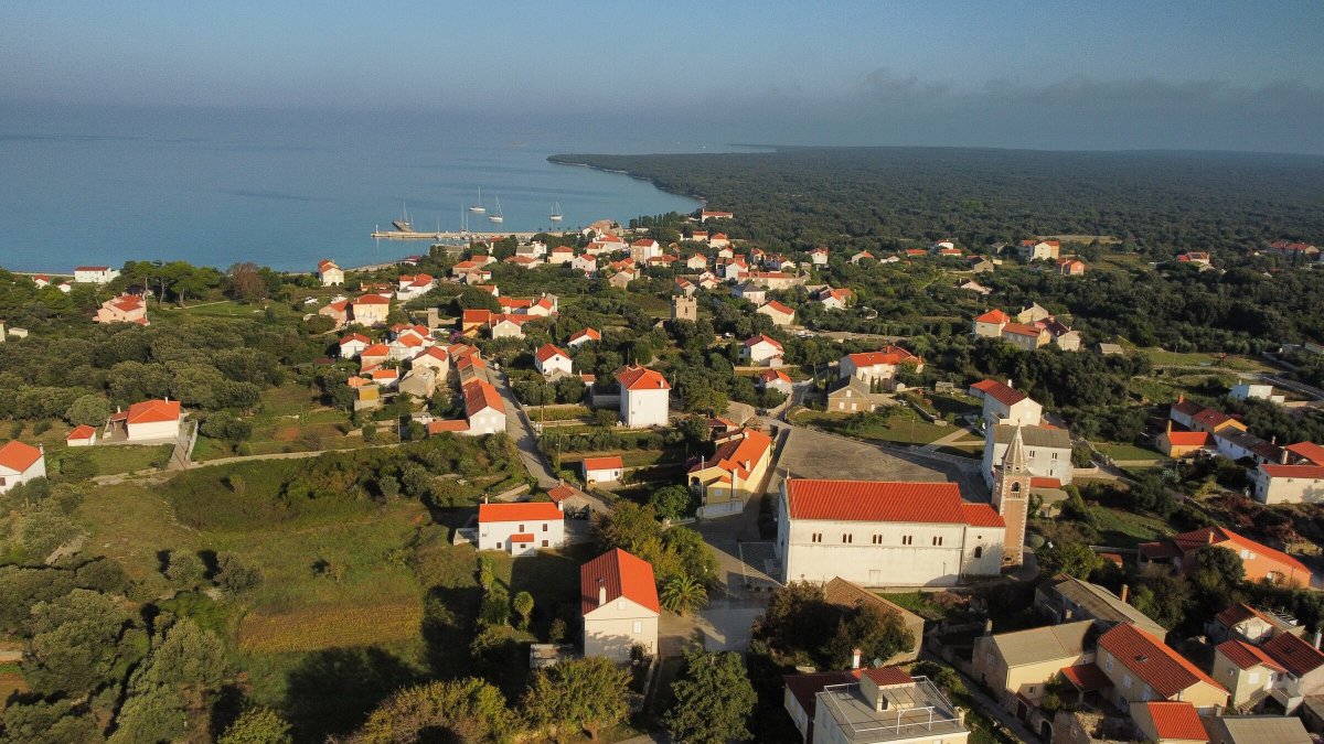 Explore Pula's beauty from the sea