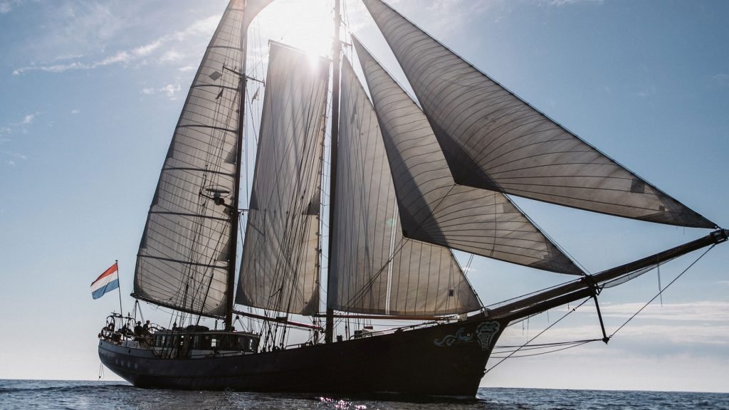 From the Spanish Archipelago to the Caribbean Archipelago