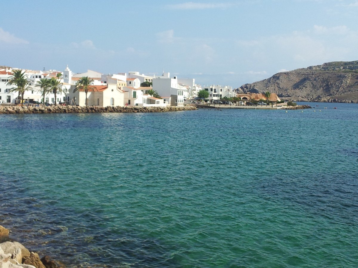 Un giro in barca lungo le coste di Minorca