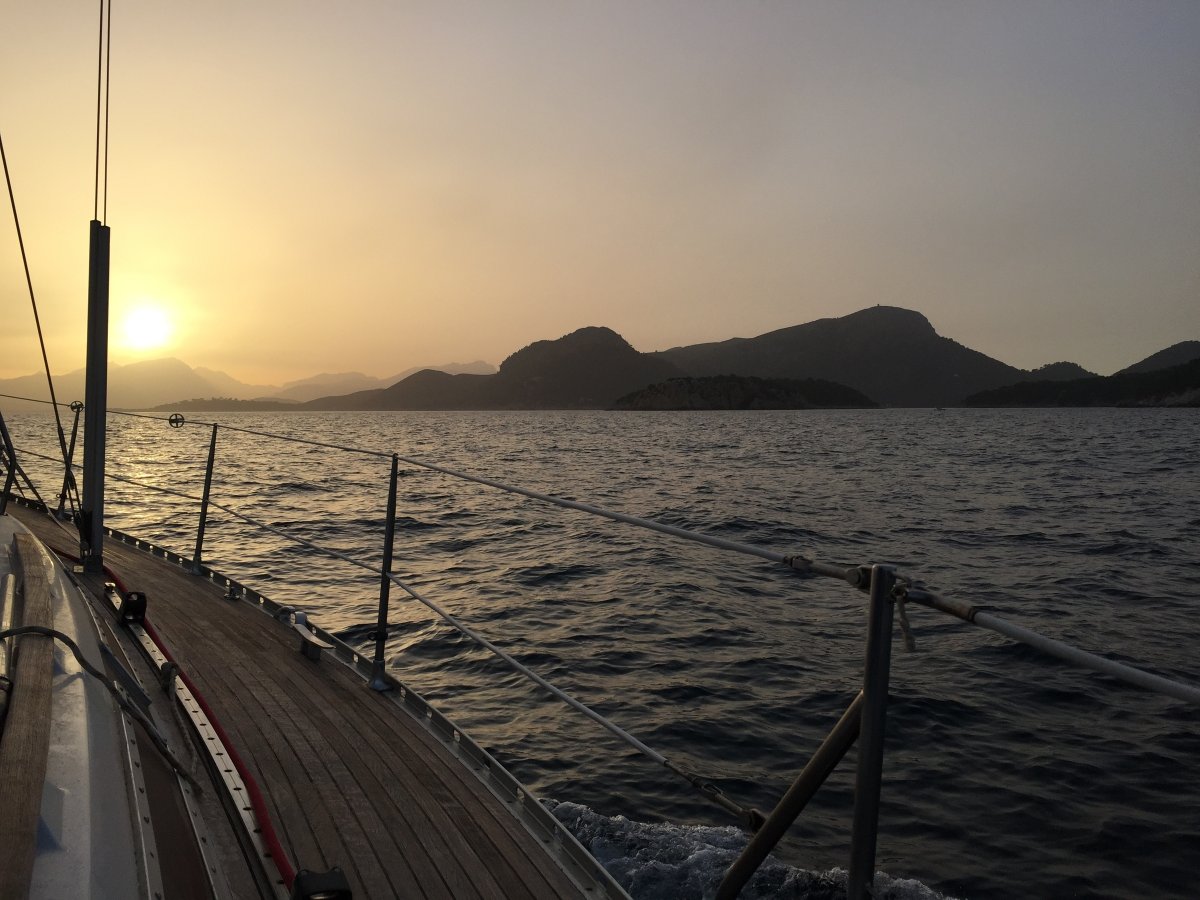 Segeltörn in Sizilien: Von Catania zu den Liparischen Inseln und Palermo