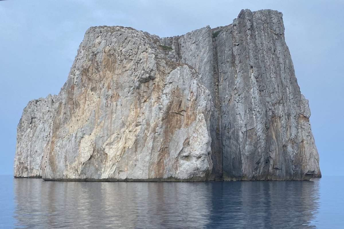 Settimane su una barca alla scoperta del mare e della cultura sarda