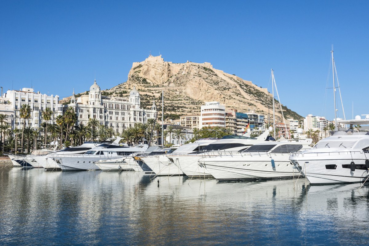 Learn to sail in Benalmadena