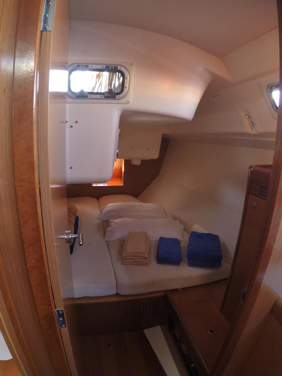 Bénéteau - 10 {{i18n.capacity}}