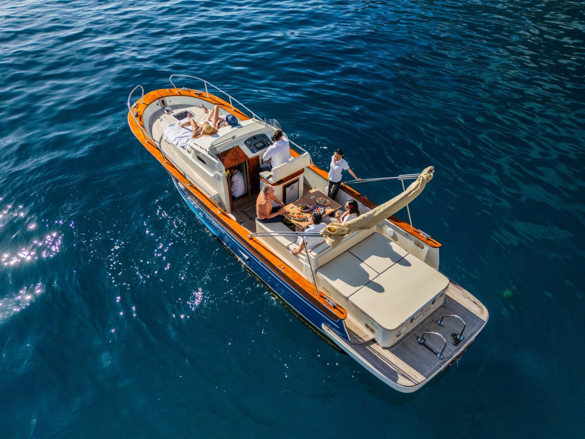 Azimut - 1 {{i18n.cabins}}