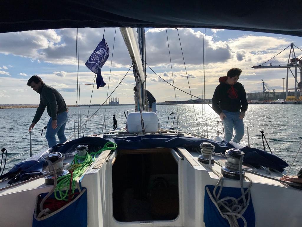 Lerne in einem privaten Kurs in Alicante segeln