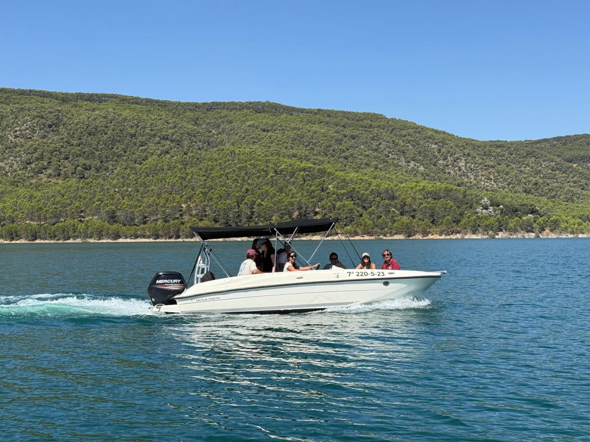 Fluvial vessel navigation course
