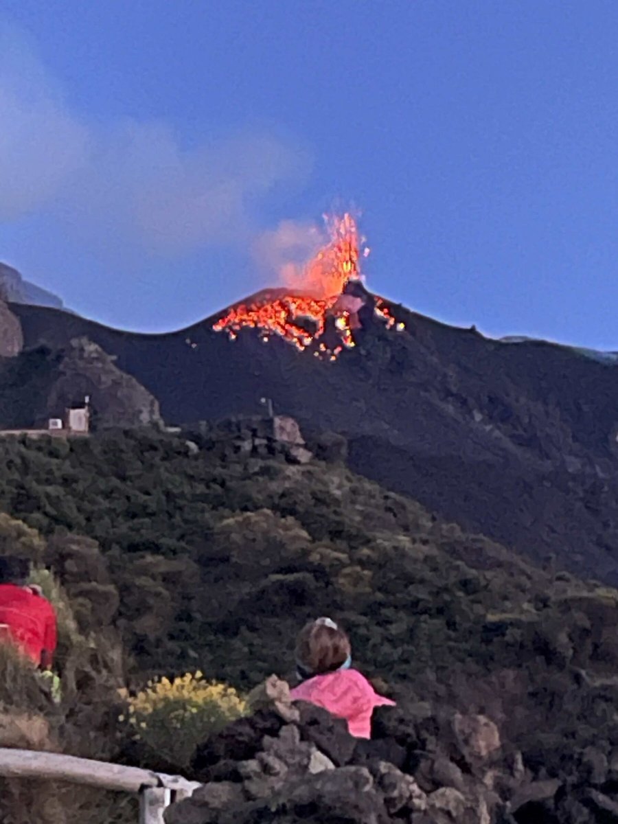 Un'avventura tra mare e terra: vela e trekking tra i vulcani delle Eolie