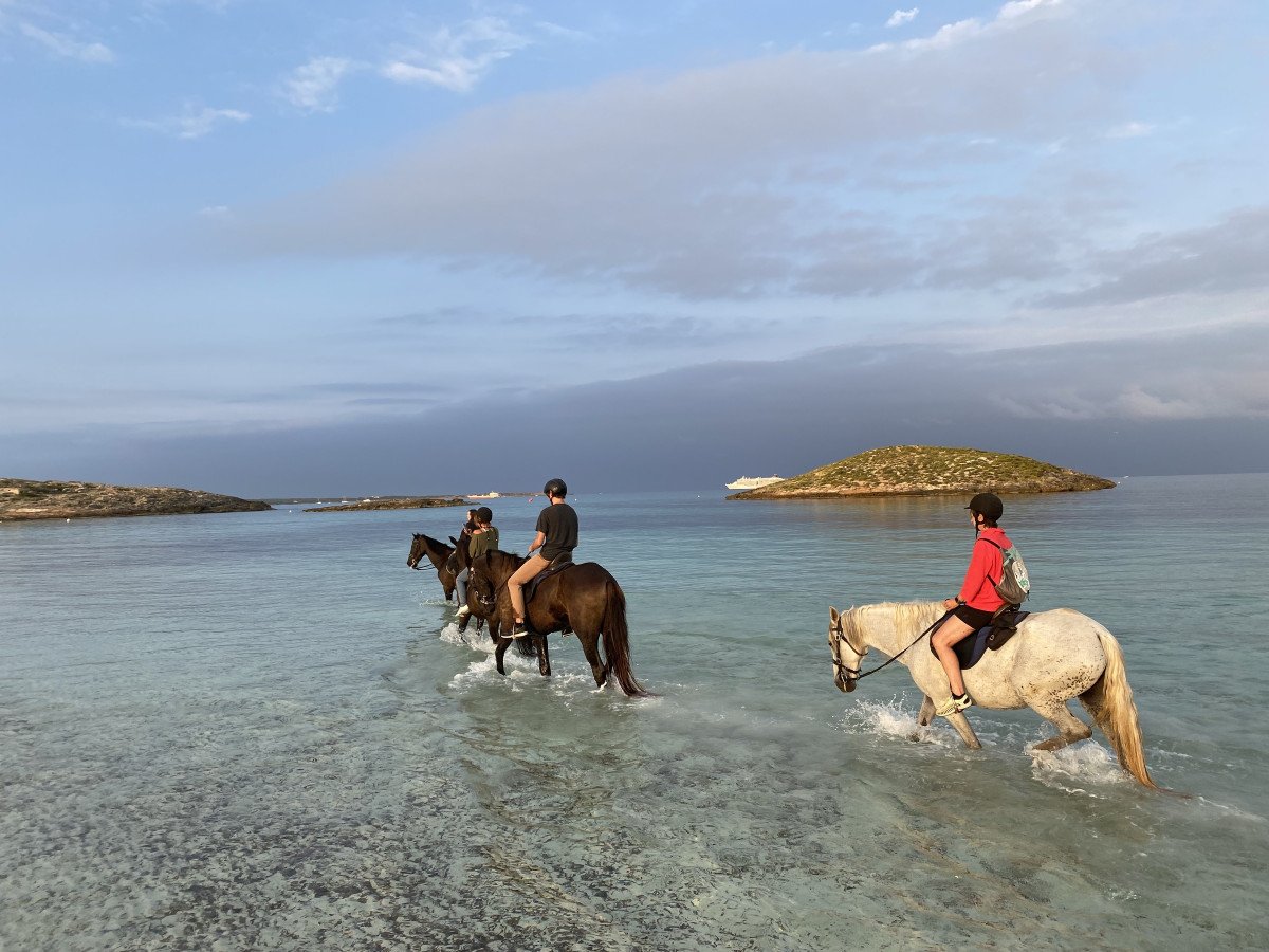 Esplora le calette e le spiagge di Ibiza e Formentera in un crociera vacanza di dicembre