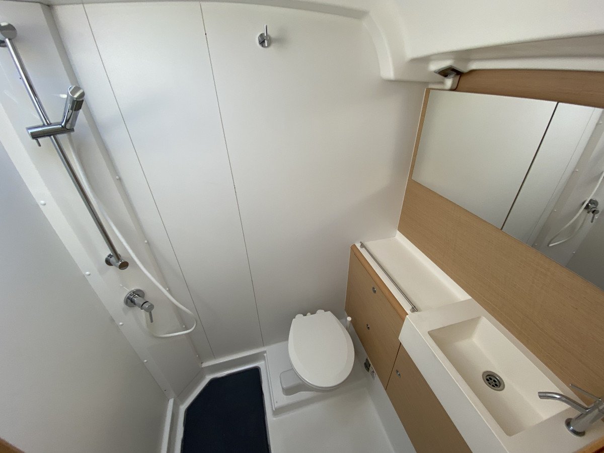 Sailboat - Bénéteau - 12 people