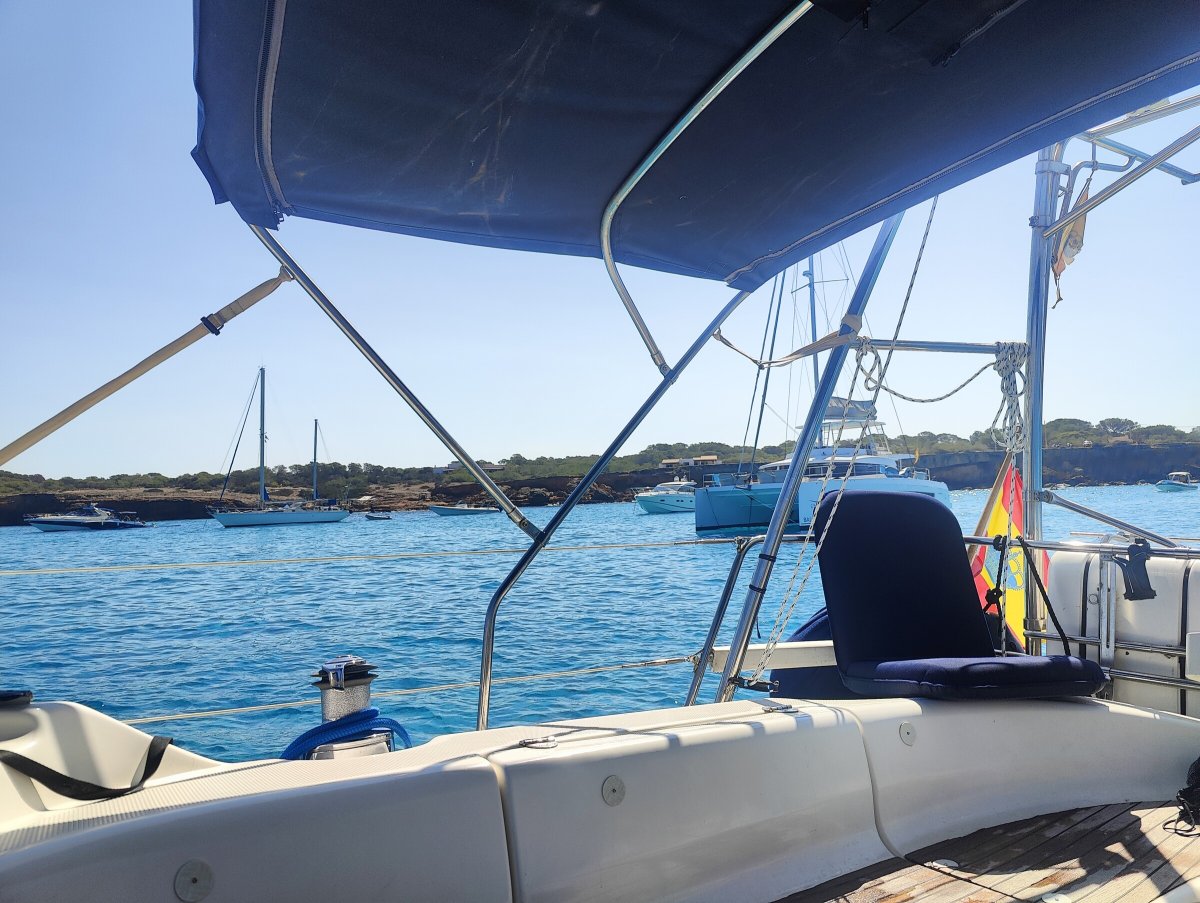Entdecken Sie die Wunder der Balearen auf einem Yacht