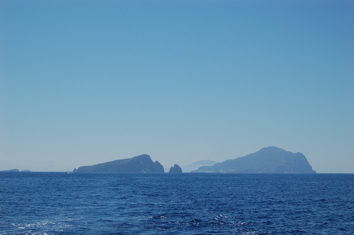 Migliorare le abilità di navigazione su una barca a vela con un corso di equipaggio competente.