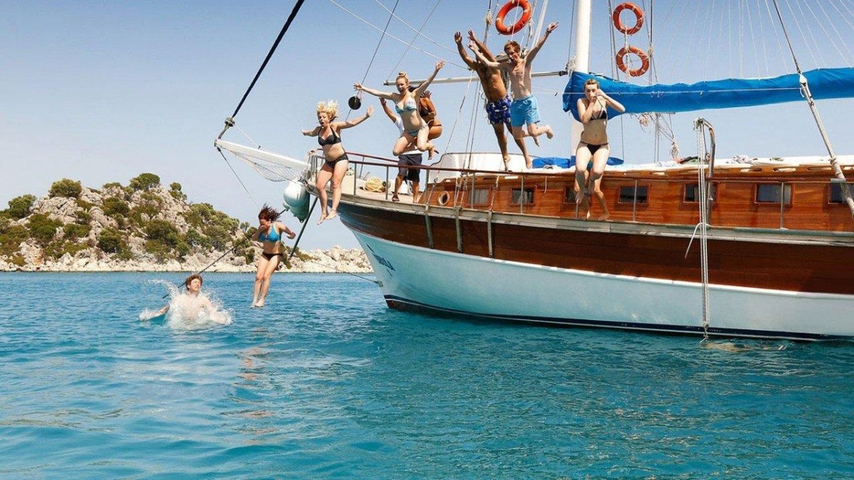 cabin-charter-sample-cabin-charter-photos-53