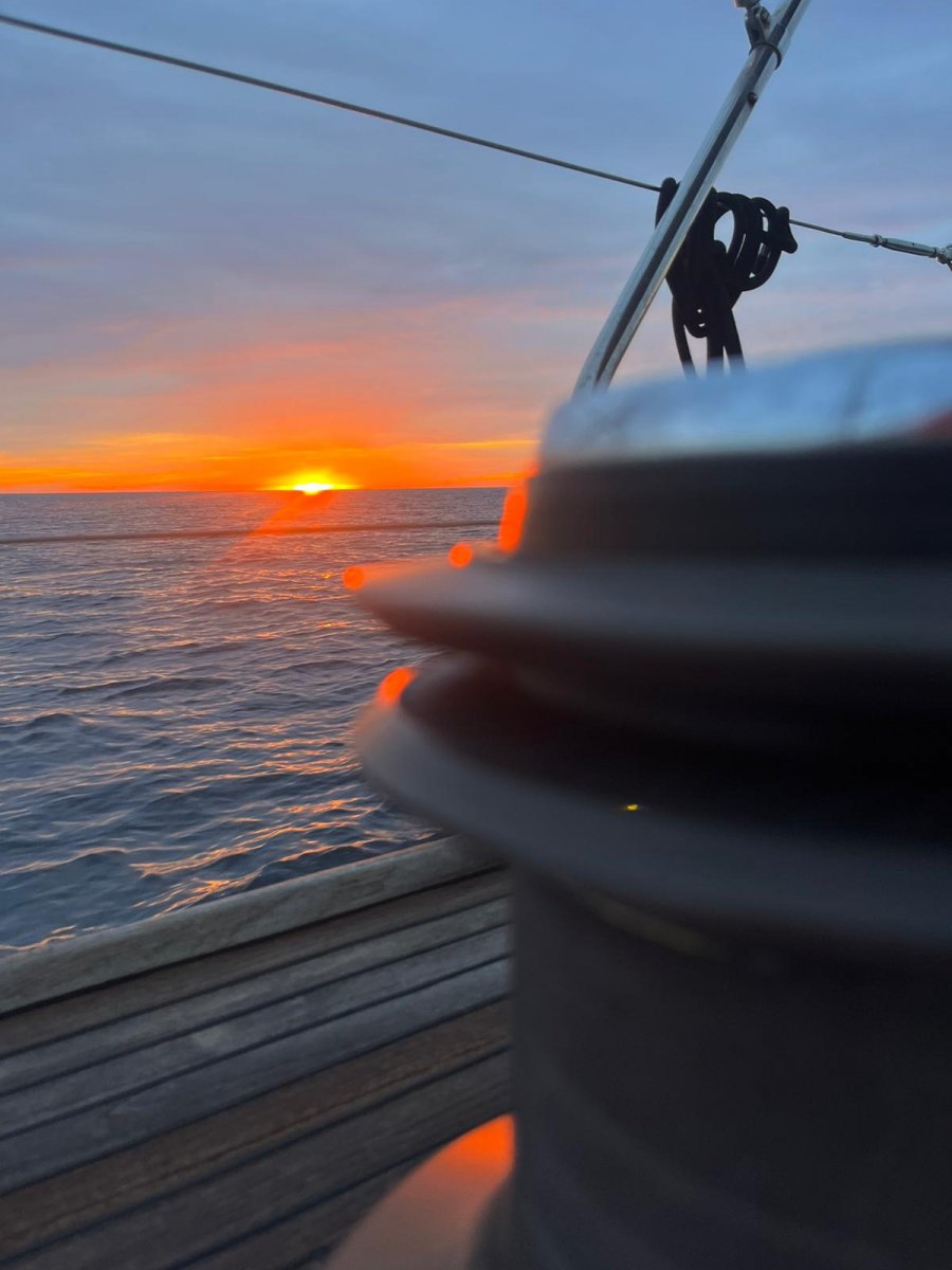 Coastal sailing tour on exclusive sailboat