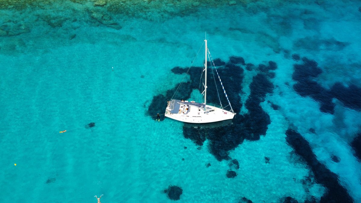 Le Cicladi che non ti aspetti: da Mykonos a Capo Sounio, con skipper e cucina