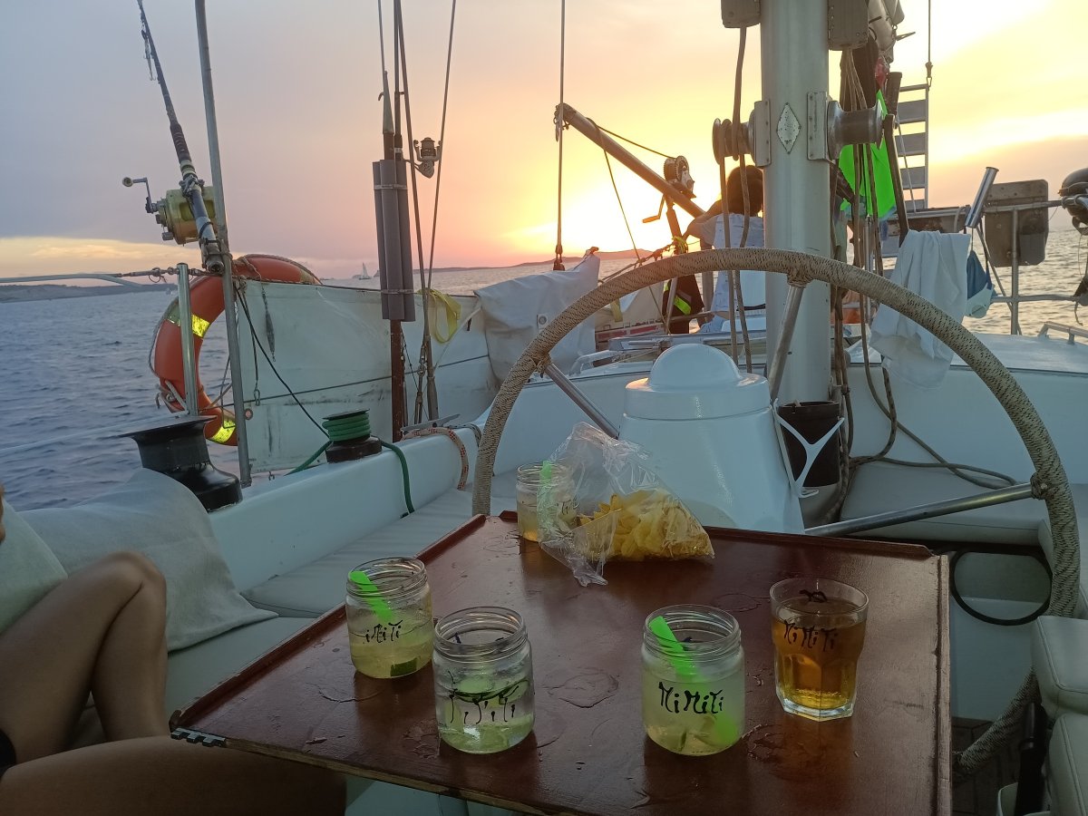 Aventura en barco vela Palma Mallorca ketch 18m todo incluido