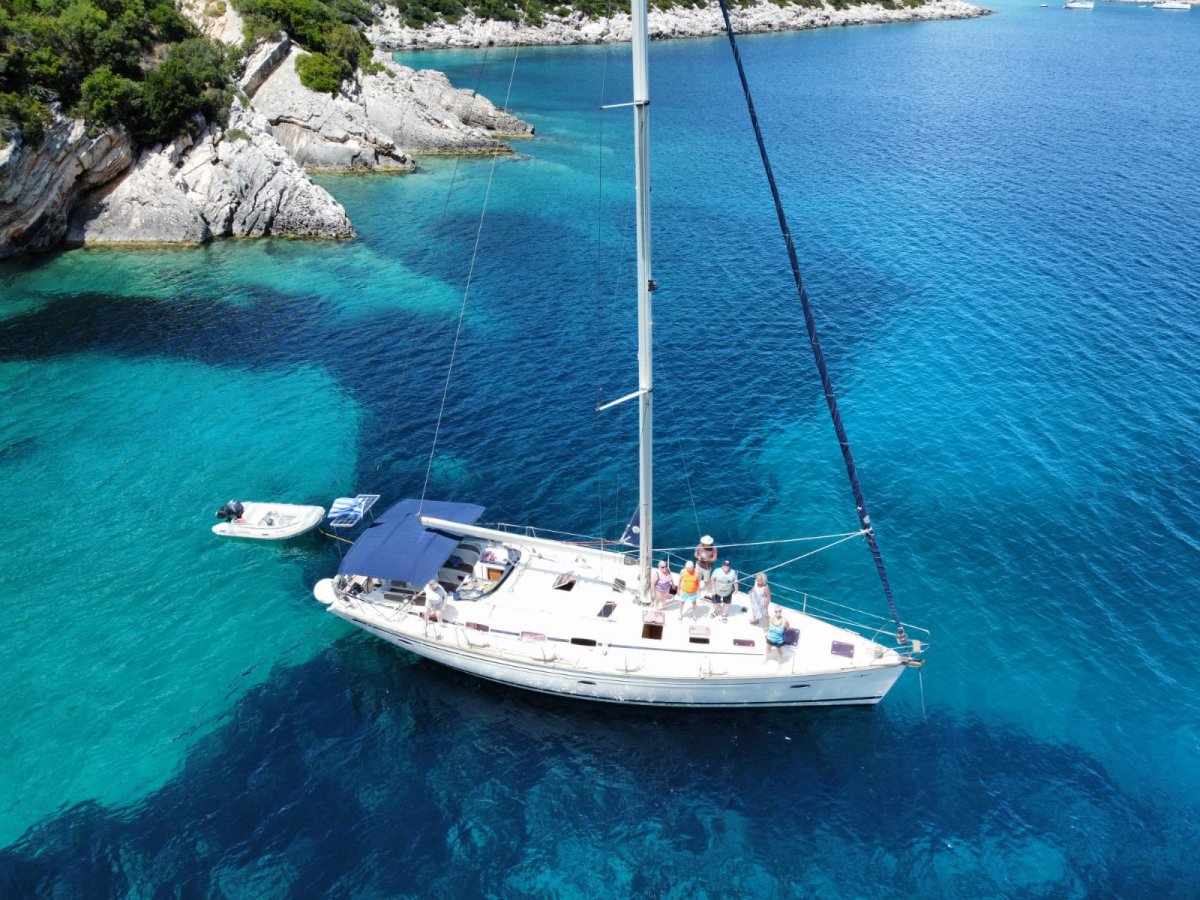 Boot im Ionischen Meer nahe Lefkada