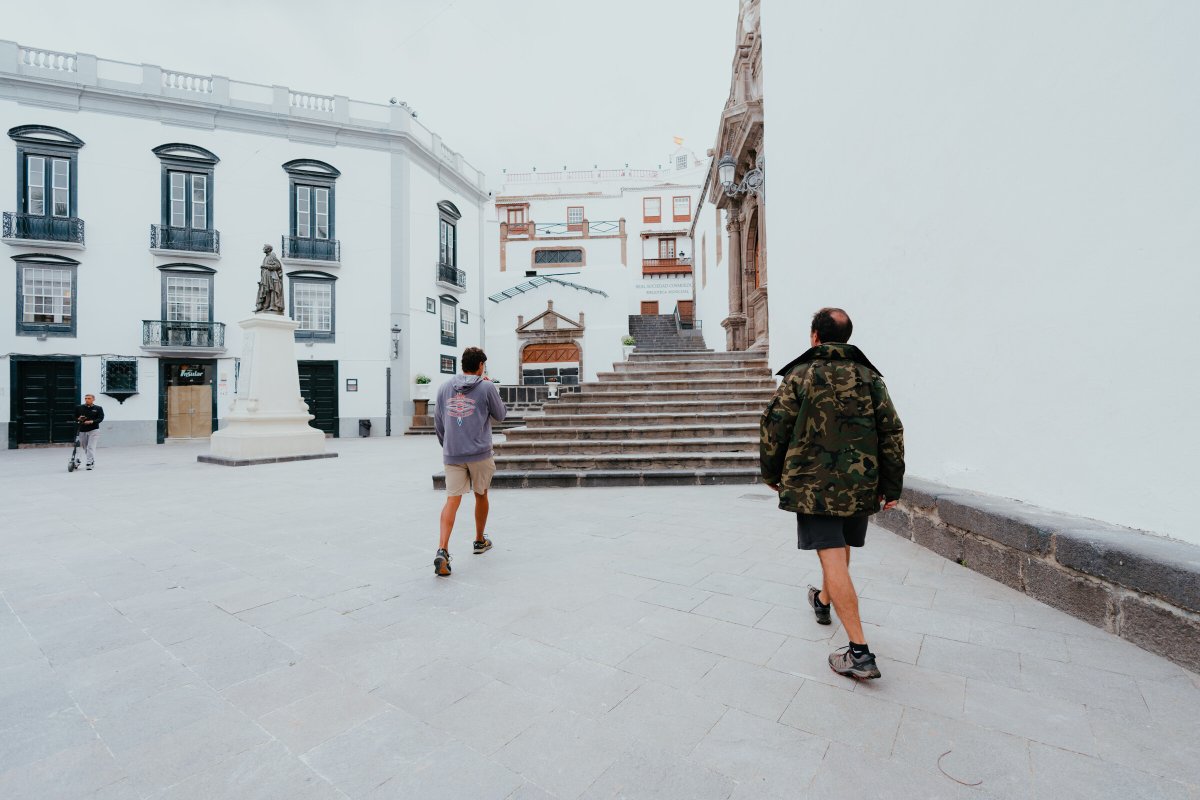 Genießen Sie den atemberaubenden Blick auf die Kanaren vom Meer