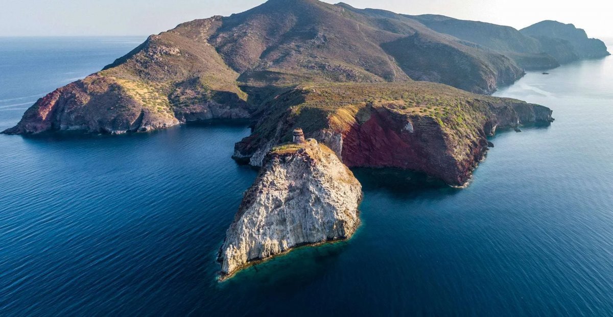 Tagesausflug in der Toskana-Archipel, Capraia, seine Buchten und Trekking