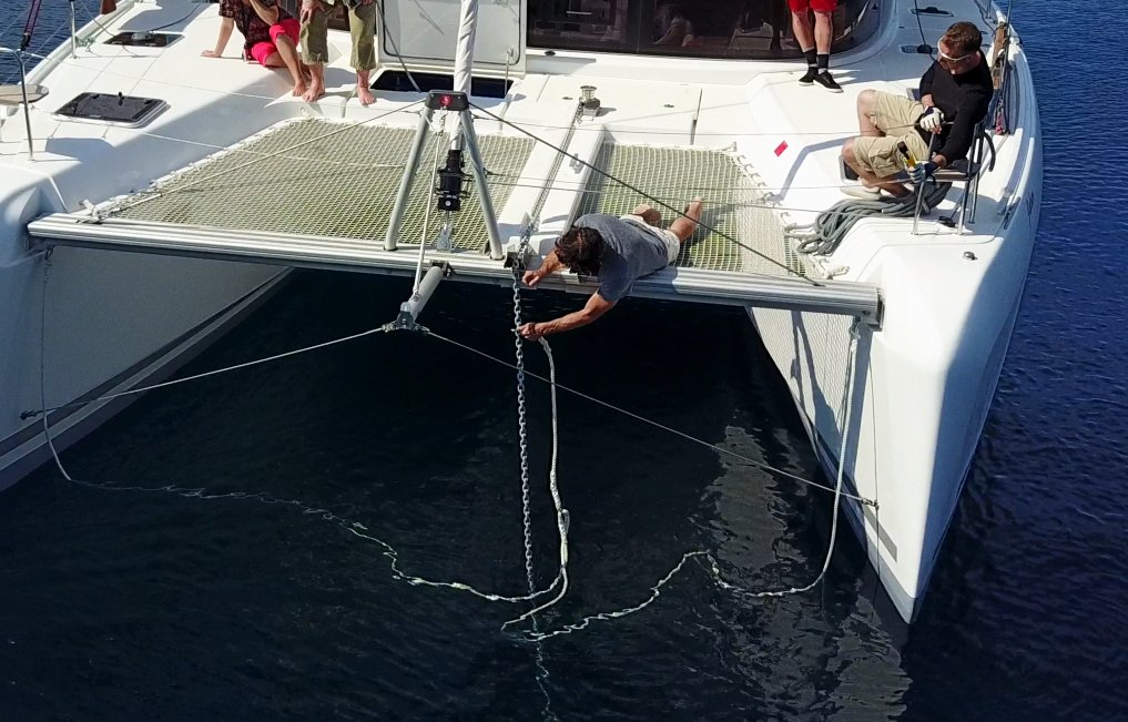 Esplora le acque blu del Mediterraneo su un catamarano