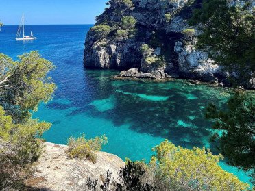 Scopri Minorca in barca a vela da Barcellona