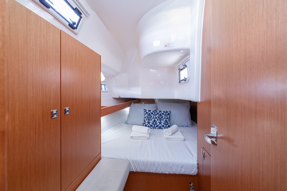 Sailboat - Bavaria Yachts - 9.99 meters