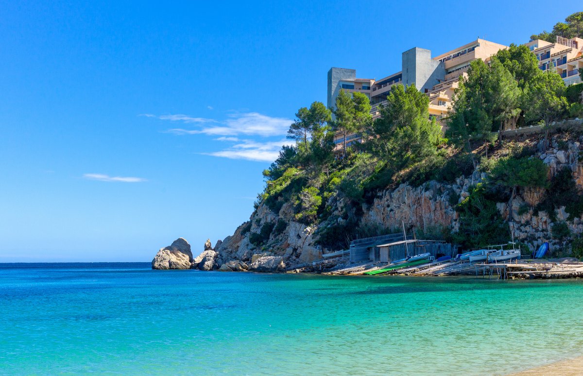 Segeln Sie die blauen Gewässer von Ibiza auf unserem Lagoon 46
