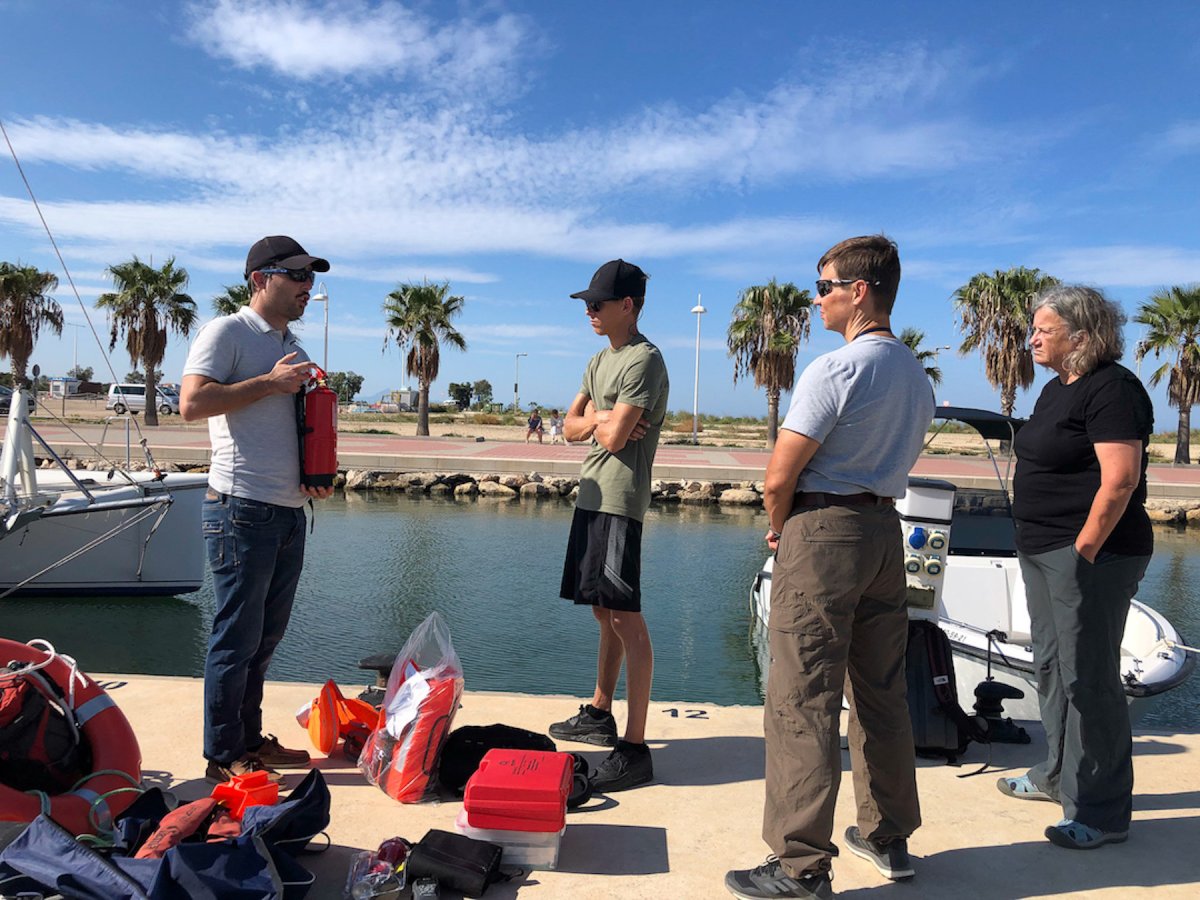 Esplora le splendide terre costiere di Denia in motoscafo