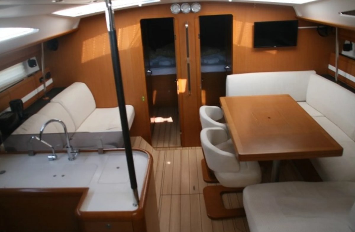 Velero - Jeanneau - 5 cabinas