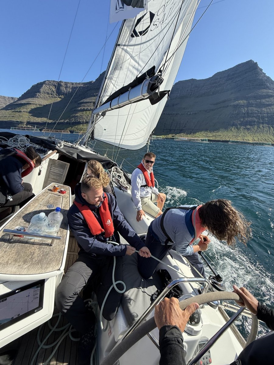 Segelabenteuer durch die Färöer-Inseln im Nordatlantik