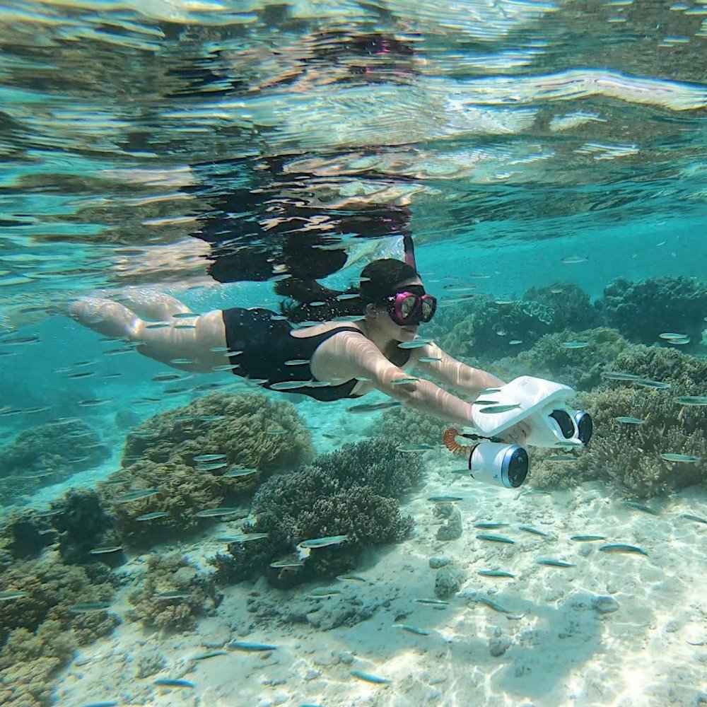 Esplora la costa di Maiorca in barca elettrica