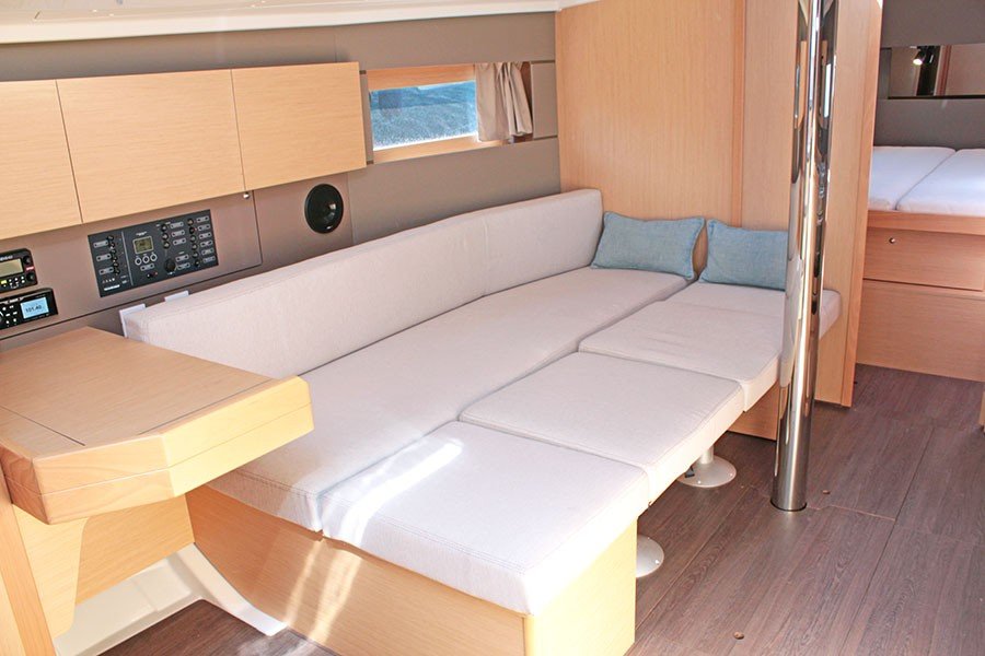 Sailboat - Bénéteau - 3 cabins