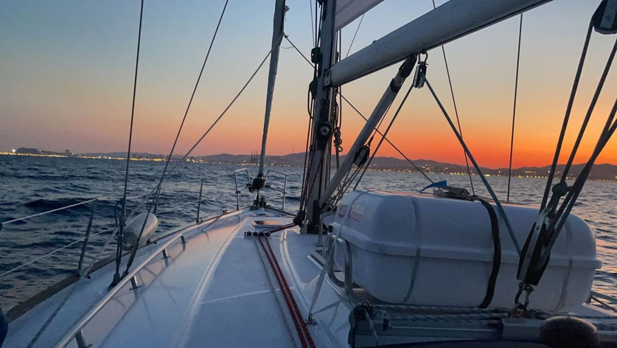 Vive la emoción de la America's Cup en Barcelona a bordo de un velero