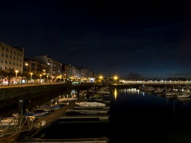 Lagerfeuer von San Juan und Feuerwerk in Gijón