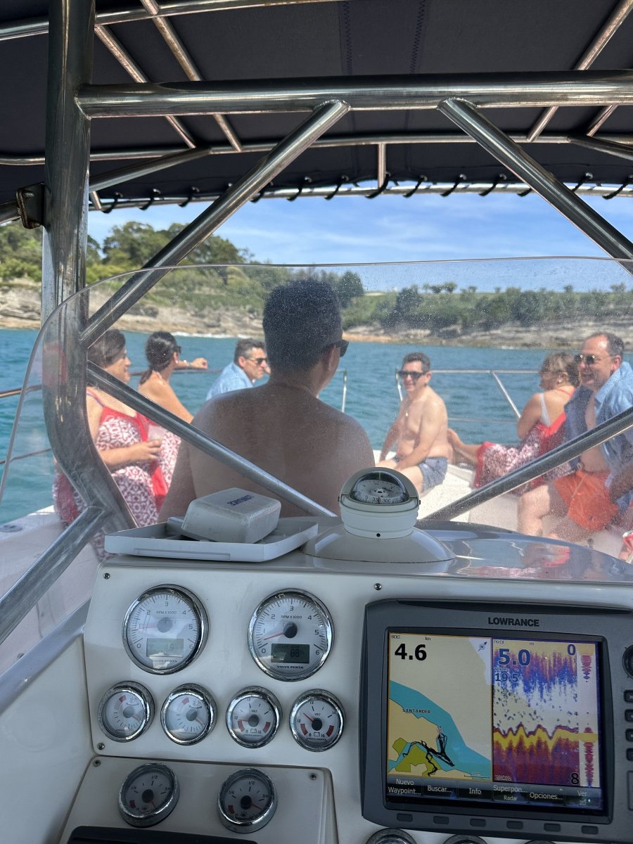 Excursión en barco por la bahía de Santander con el palacio de la Magdalena
