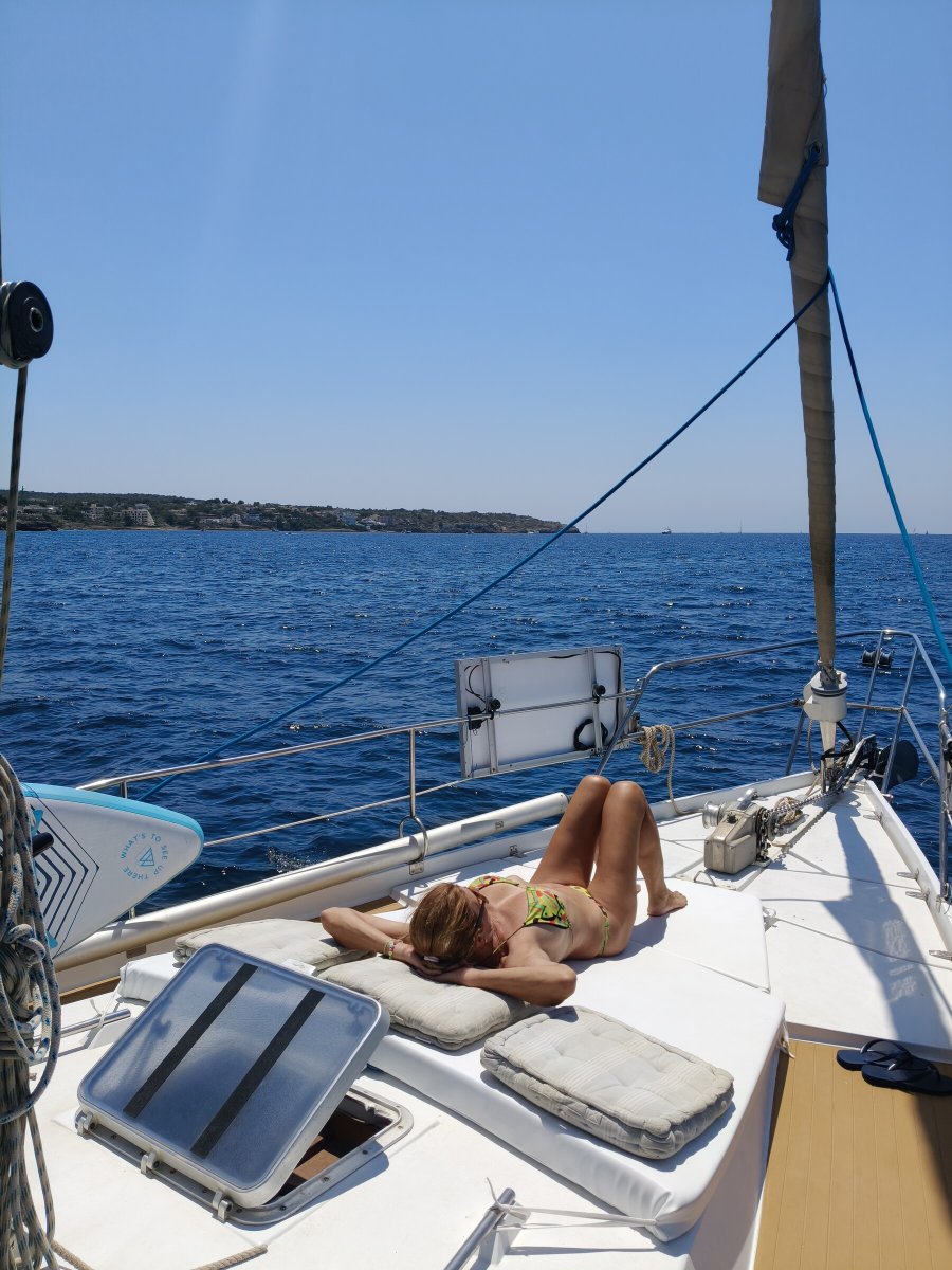 Navigationsboote an der Küste Sardiniens