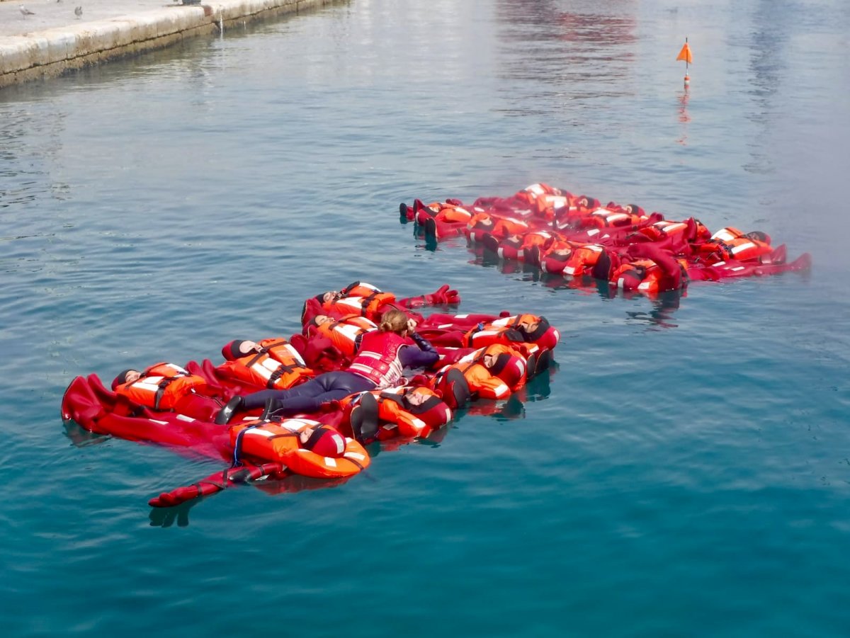 Maritime Basic Safety Training Refresher Course in Málaga for Recreational Boat Crew