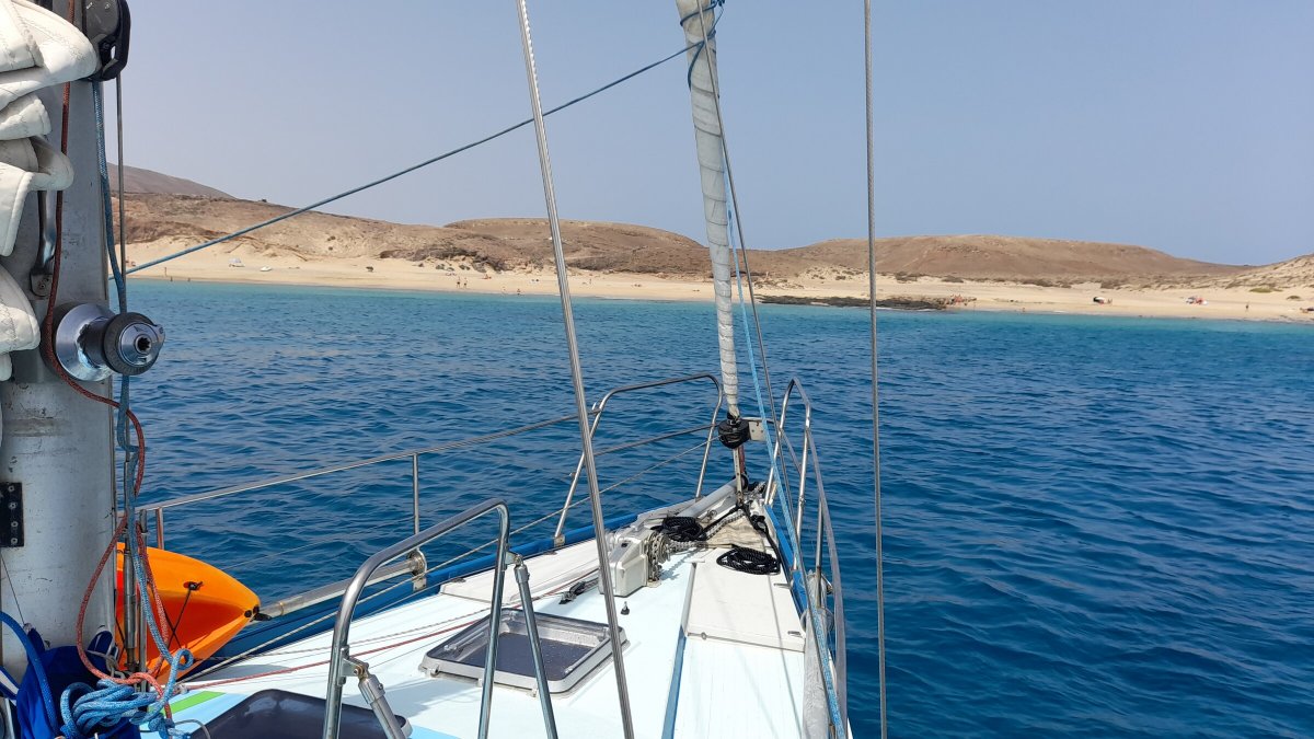 Explora el océano en velero desde las Canarias hasta San Vicente y las Granadinas