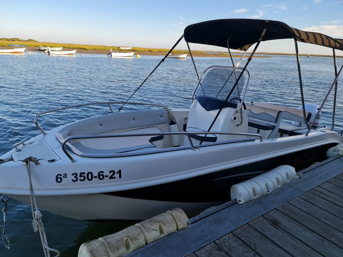 Barco a motor - Tracker - 7 personas