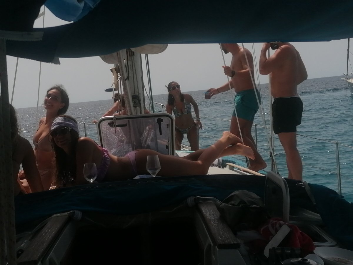 Navega en un crucero por las calas