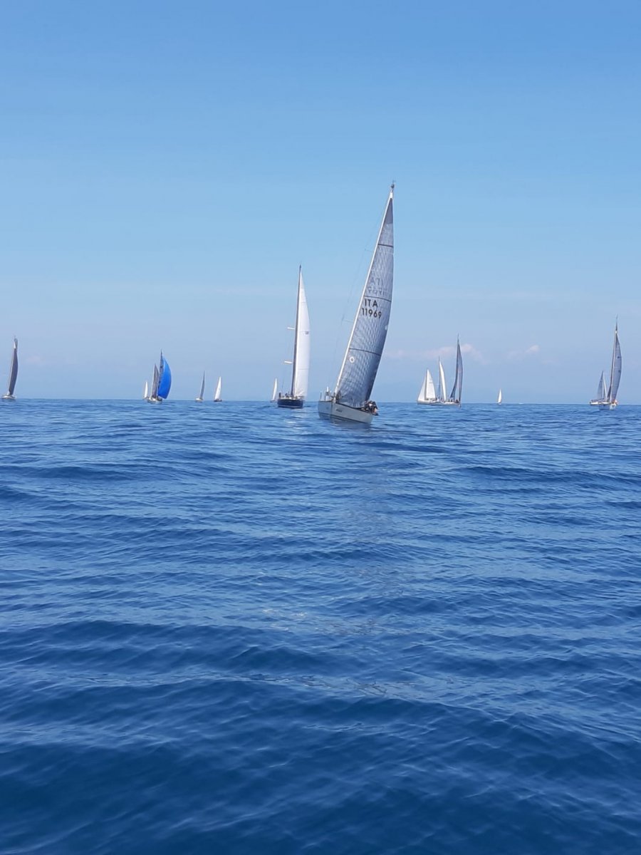 Vive una aventura en el mar durante la Regata Scheria Cup