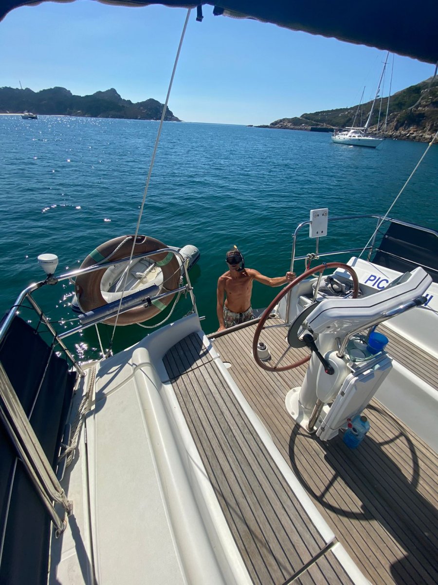 Beginners' sailing course in the Vigo estuary