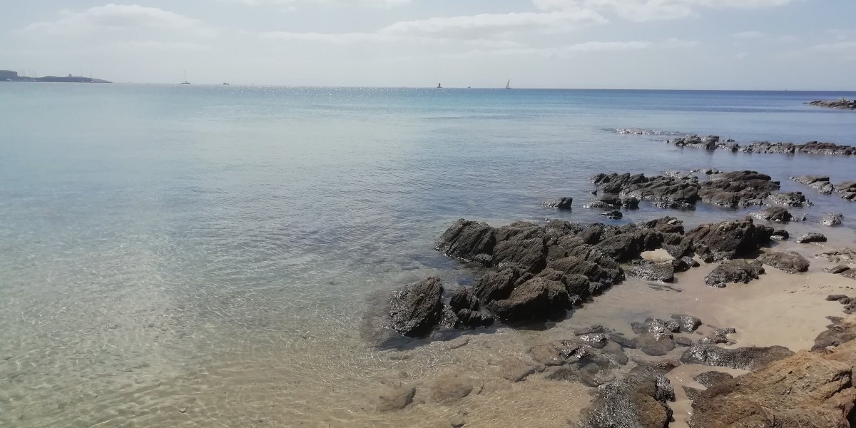 Lernen Sie zu segeln entlang der Westküste Sardiniens.