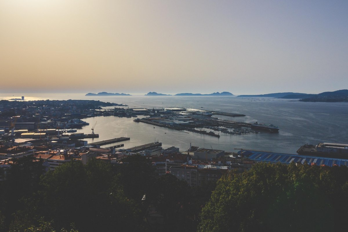 Relájate en un viaje tranquilo por el océano en un velero privado en Vigo