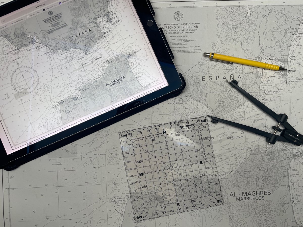 Navigation course in boat with practices in Valencia.