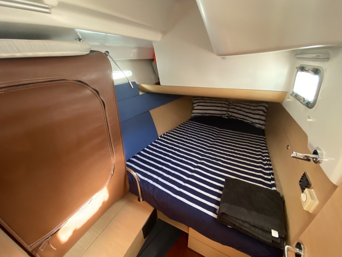 Sailboat - Bénéteau - 3 cabins