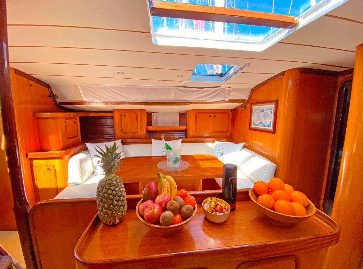 Vive la libertad de navegar por el Mediterráneo en un crucero a bordo de un barco completo con patrón