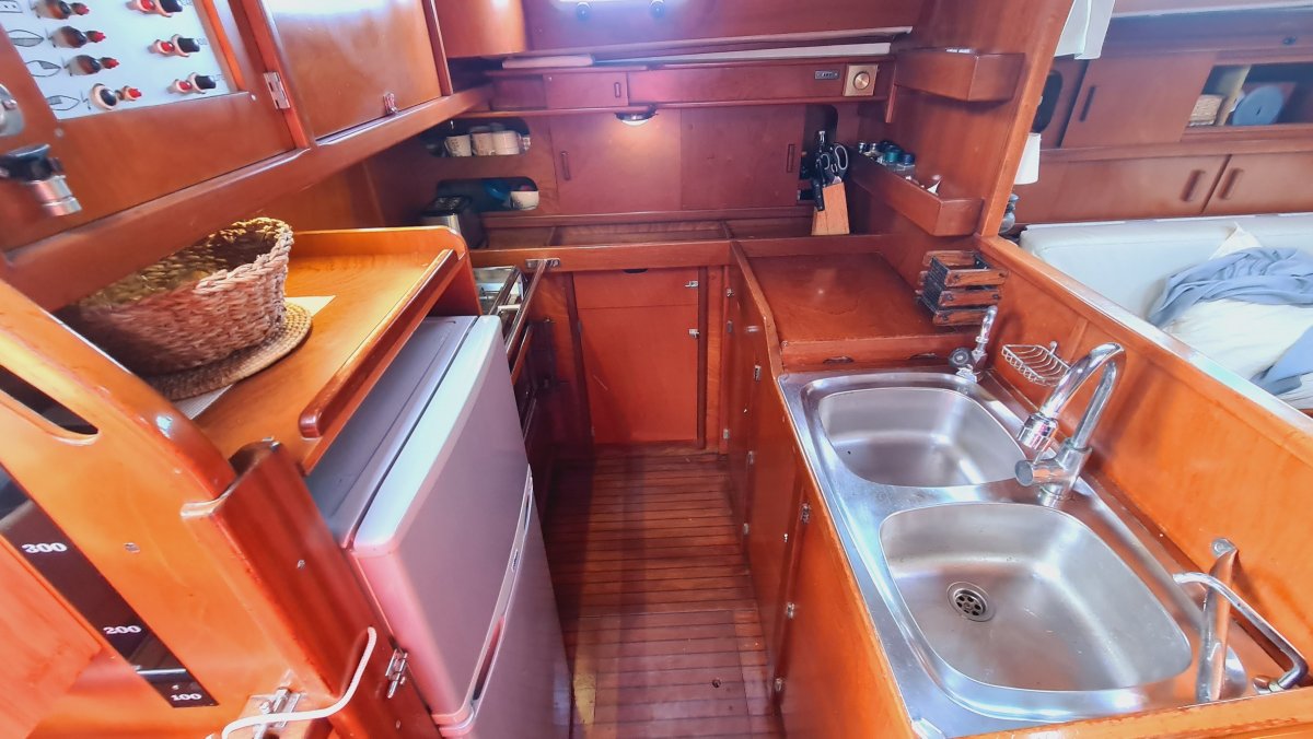 Sailboat - Amel - 2 baths