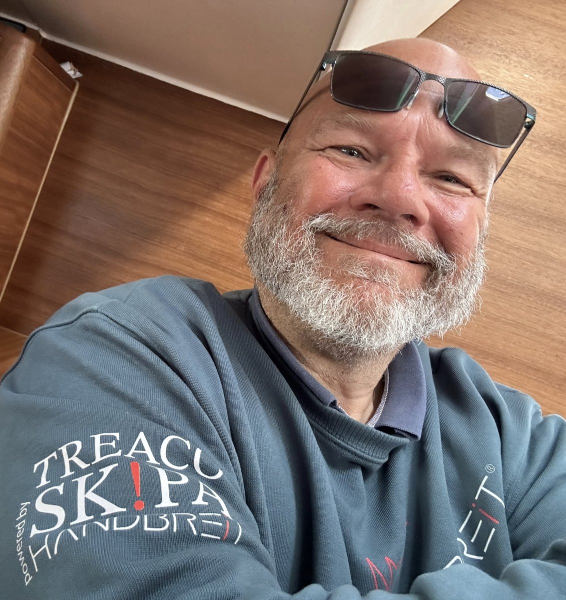 Curso de navegación avanzada para entusiastas del mar.