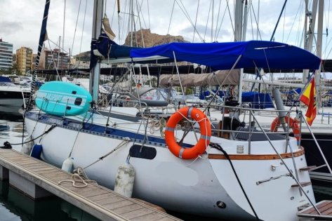 Navegación a vela por la bahía de Alicante